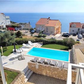 9 Bedroom Villa with Pool and Sea Views in Cavtat, sleeps 18